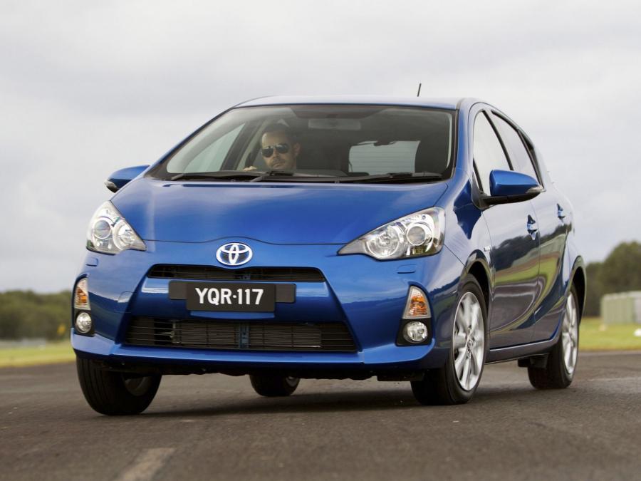  Toyota Prius c 2012 года  (AU) (фото 12 из 19)